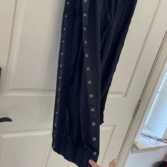 Lululemon Dance Studio Capri Joggers - Picture 6 of 8